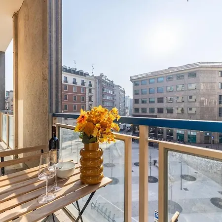 Duomo-navigli 8 Min Walk - With Terrace Apartmán Milán